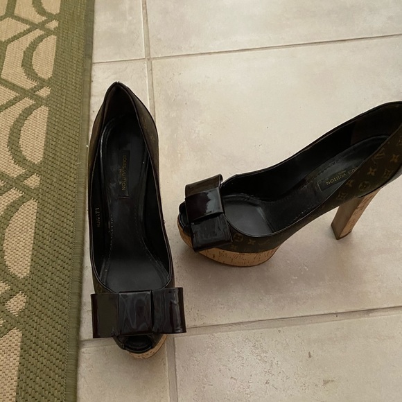 Pumps - Picture 1 of 2